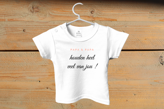 T-shirt: 'Papa en Papa houden heel veel van jou!' Roze
