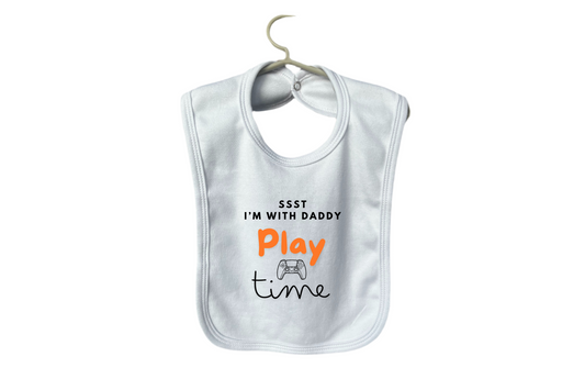 Slabbetje: 'SSST I'm with daddy, Play time.'
